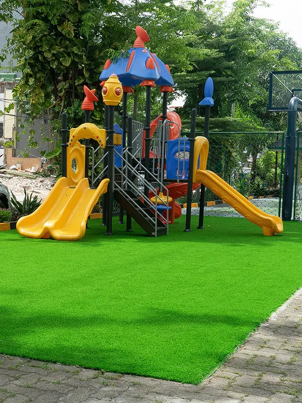 Pemasangan Rumput Sintetis Kelapa Gading