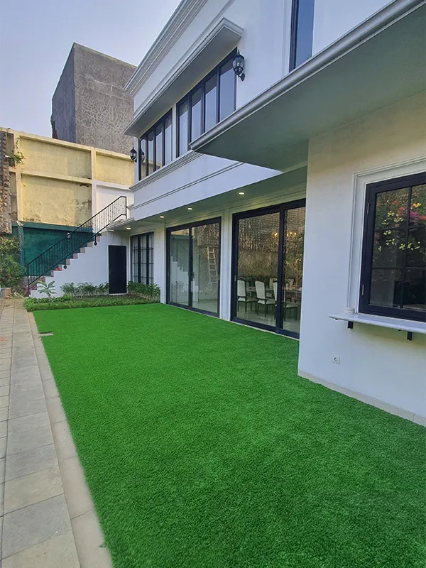 pemasangan rumput sintetis kemang